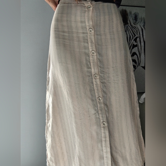 Formal button down skirt - Picture 2 of 5